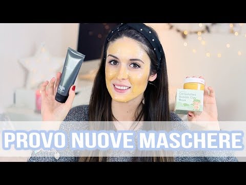 La maschera da pigmentary nota con un limone e un lievito Che esso è possibile togliere lentiggini di faccia