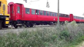 preview picture of video 'Kiwi Rail locomotive DC4467 departing Feilding and District Steam Rail siding bound for Wellington'