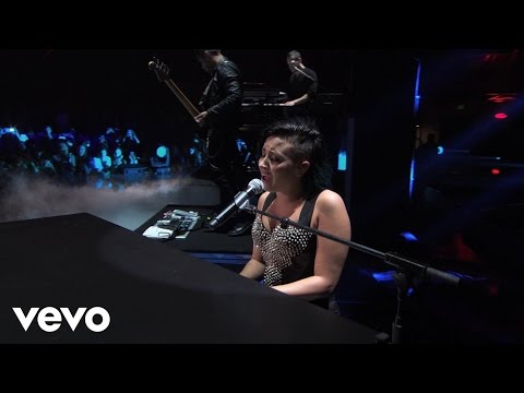 Demi Lovato - Skyscraper (Vevo Certified SuperFanFest)