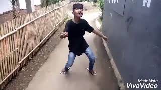 Download lagu Dj ngelabur langit joged nya hott😂 mp3