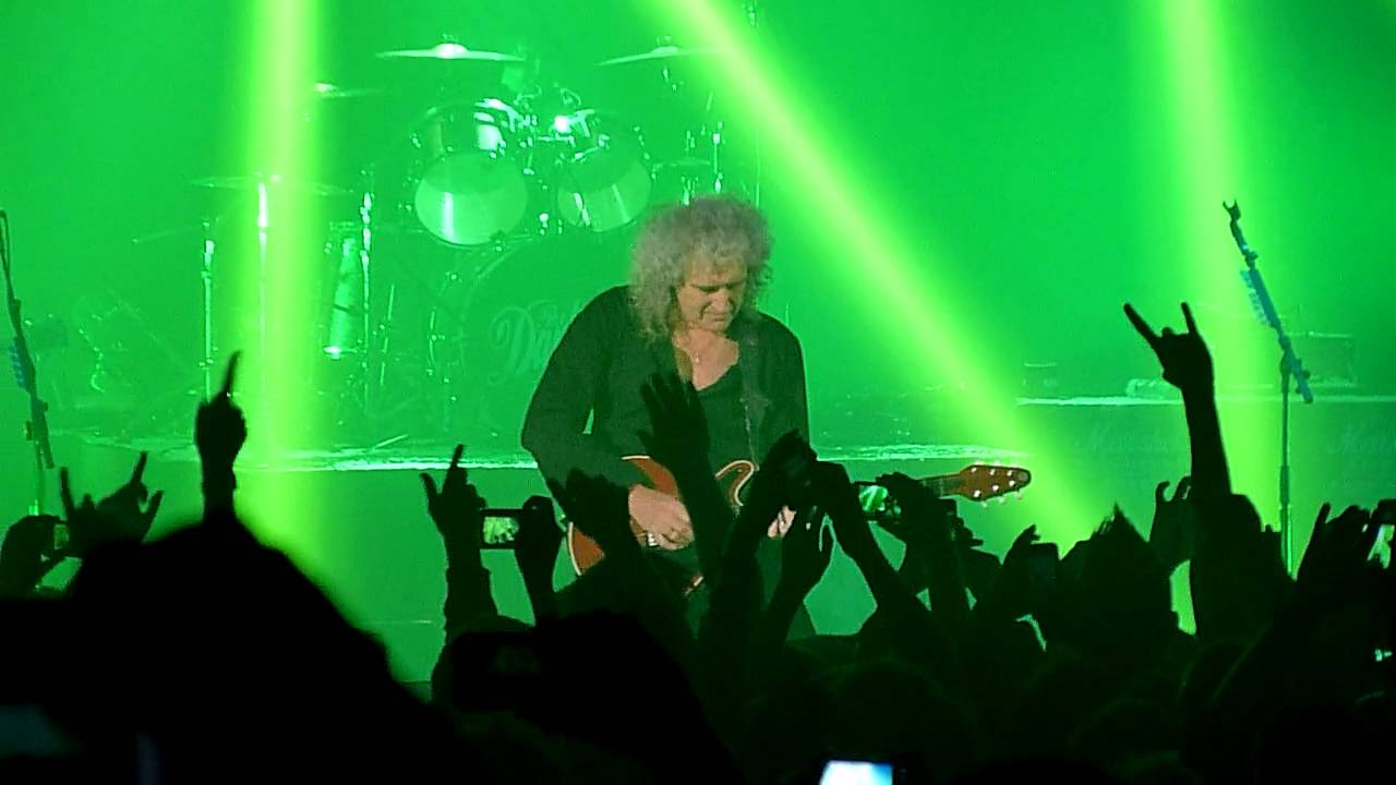 The Darkness & Brian May - Tie Your Mother Down - Hammersmith Apollo - 25/11/11 - YouTube