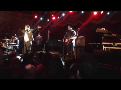 Charles Bradley and Soulive at Brooklyn Bowl -- "The World's Going Up In Flames" (live) (iPhone5)