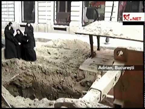 Marturisire in Romania zilelor noastre: cinci maici de la man. Stavropoleos au stat in fata unui excavator pentru a-i opri pe muncitori de a lucra in timpul slujbei de Duminica
