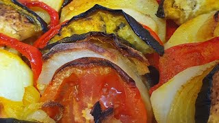 ירקות אפויים בתנור בריאים    וטעימיםBaked vegetables מטבח בקלי קלות ליהי קרויץ (ליהי קרויץ - מטבח בקלי קלות) - התמונה מוצגת ישירות מתוך אתר האינטרנט יוטיוב. זכויות היוצרים בתמונה שייכות ליוצרה. קישור קרדיט למקור התוכן נמצא בתוך דף הסרטון