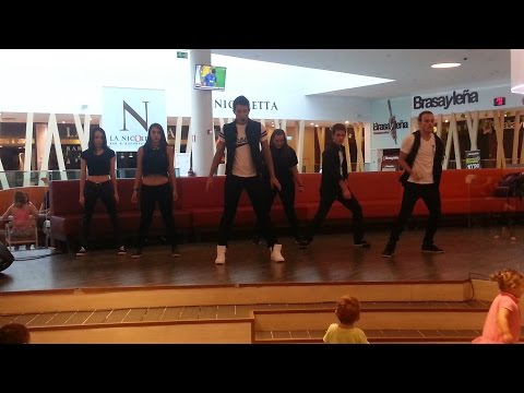 Ektor Pan - Chasing Stars ( Live @ Ikea Río Shopping )