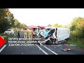Bij een botsing tussen een vrachtwagen en een bestelbus op de Zuid-Om, de N272, in Gemert zijn vr...