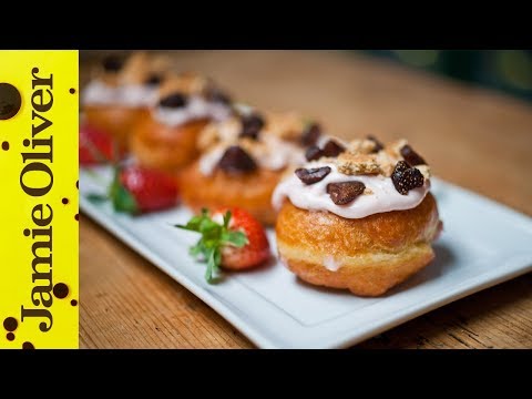 草莓甜甜圈與Sortedfood合作 (Strawberry Doughnuts with Sortedfood)