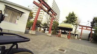 preview picture of video 'TOKYO SHRINE VISIT BIKE RIDE - Going Directly to Haneda Airport Entrance Door'