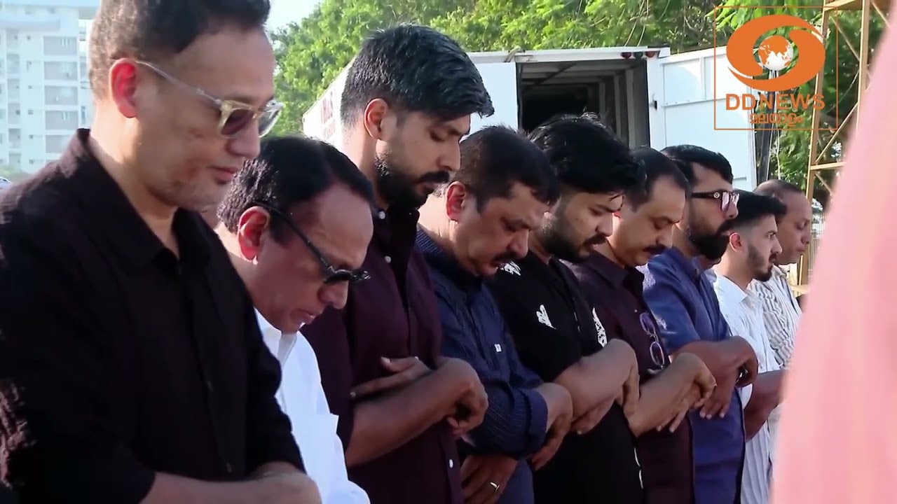 കലൂർ സ്റ്റേഡിയത്തിൽ ഒരുക്കിയ ഈദ് ഗാഹുകളിൽ നടക്കുന്