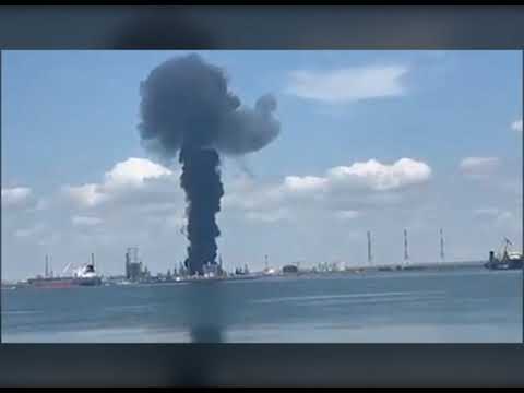 Momentul exploziei de la rafinăria Midia Năvodari, surprins de un turist de pe Litoral