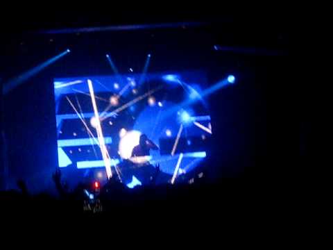 Gareth Emery's Montréal Northern Lights concert - Too dark tonight + new track (Mansion)