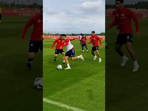 Adam Ounas in training🔥🎩