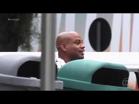 O cara com uma voz de mulher enganando o pessoal na Globo KKKKKKKKKKK