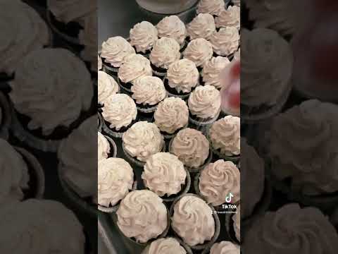 Day in the life of a Whole Foods Cake Decorator