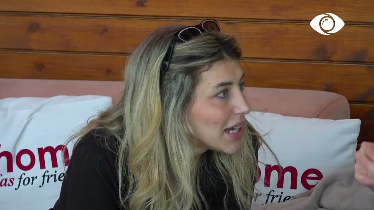 Antoneta bisedon me Fotininë: Nuk ke pse bie pre!