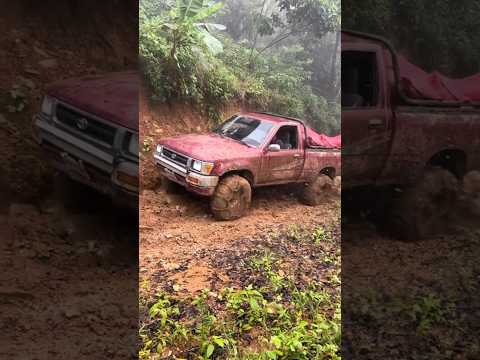 Toyota Hilux 22R V6 | OffRoad 4x4 Honduras #shorts