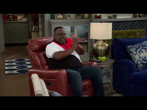 The Neighborhood 5x01 Sneak Peek Clip 4 "Welcome Back to the Neighborhood"