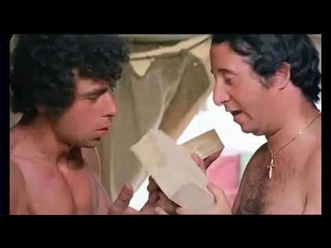 La soldatessa alla visita militare - Alvaro Vitali rompe un mattone con un colpo di "mazza"