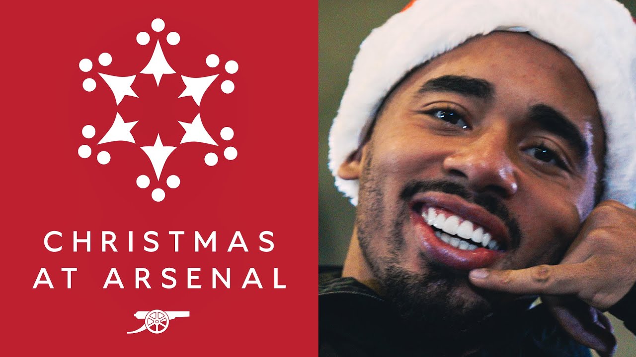 LITTLE CHILLI AND DOG JUMPERS! | Secret Santa Christmas presents with Arsenal men's team