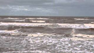 preview picture of video 'Surf's Up on PEI north shore'