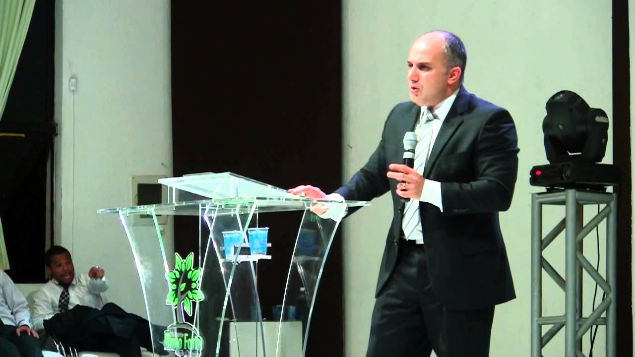 Pr. Claudio César - O segredo das mãos erguidas.