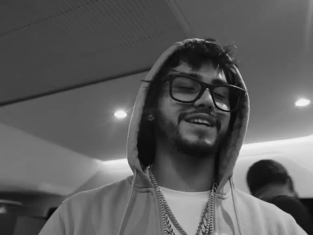 Video zu 'Love' ansehen