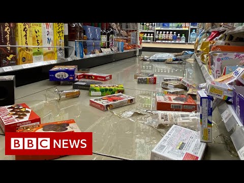 日本が強い地震に見舞われ、数百万人が停電 - BBC ニュース (Japan hit by strong earthquake cutting power to millions - BBC News)