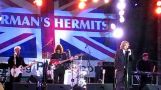 Herman's Hermits - Ferry Cross the Mersey (Live)