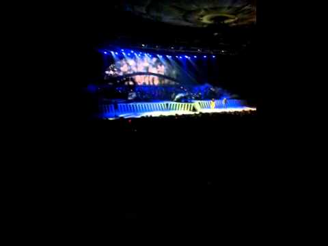 Evan Sanders feat BCL dan Joe Taslim di konser Mox