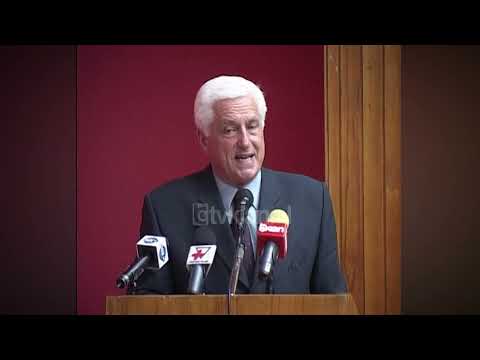 Neritan Ceka: Banesat mund të hipotekohen pasi të përcaktohen modelet e pagesës (24 Prill 2003)