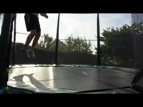 Framåtvolt på studsmatta