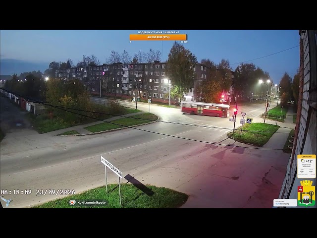 ソリカムスク ボロフスク地区（ペルミ地方北部の都市ソリカムスクの北側、ボロフスク地区。典型的なソビエト時代の集合住宅（フルシチョフカ）が立ち並ぶ住宅街の交差点）