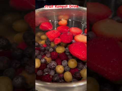 Refreshing Homemade Fruit Kompot: A Quick and Easy Recipe for Your Summer Sips 🍓🍇🍋