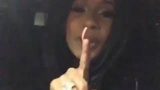 Cardi B cantando el tema me Subo arriba de la Insuperable