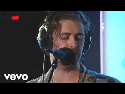 Video thumbnail for Lay Me Down (BBC Live Lounge)