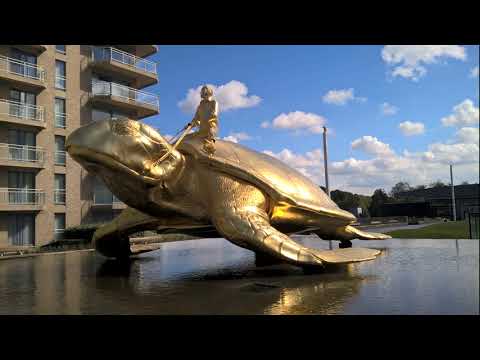 "De schildpad" van kunstenaar Jan Fabre "Searching for Utopia" in Nieuwpoort