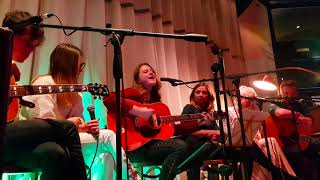 Kaity Rae - Dose Your Girl Friend Know Your Single ( Clara Bond Cover ) @ Ill Cover You Live 2018-4k