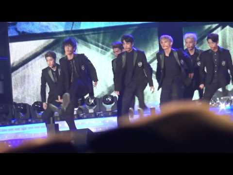 151009 뮤직뱅크 DDP(동대문 디자인 플라자)특집 업텐션 위험해 직캠