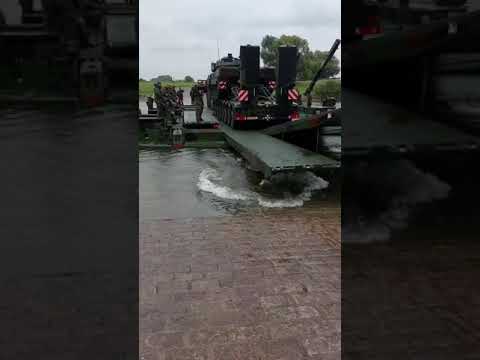 Elefant 2 mit Leopard 2A7V auf der Amphibie M3 Fähre. #Schwerlasttransport #bundeswehr @instagram