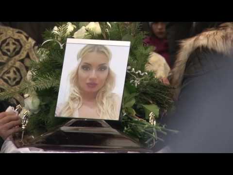 Așa arată durerea! Imagini sf&acirc;șietoare la &icirc;nmorm&acirc;ntarea Daliei, t&acirc;năra &Icirc;MPUȘCATĂ de iubitul său: &bdquo;Pruncule, ce i-ai făcut?&rdquo;