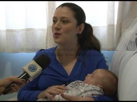 Mãe fala sobre as suas experiências com amamentação. 04-08-16