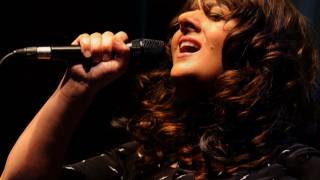 CBS Sunday Morning - Rumer, Britian&#39;s latest singing sensation, hits the U.S.