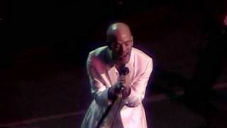 REM - Life And How To Live It @ Cleveland, U.S. (2 Oct 2004)