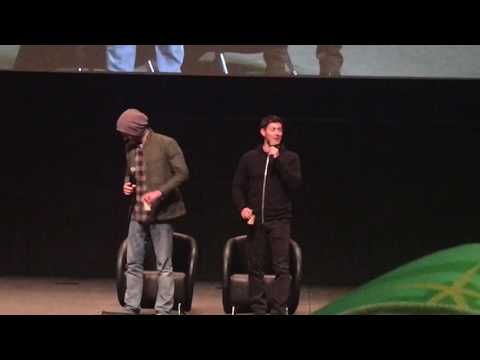 Supernatural AHBL8 2017- Jared accidentally kicking Jensen in the face.