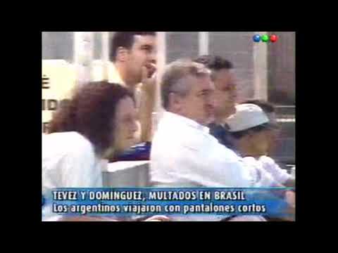 11.03.2005. Brasil. Corinthians. Multan a Tevez por usar bermudas