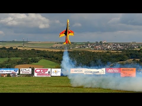 GIGANTIC RC TURBINE MODEL JET FLIGHT SHOW FROM SEBASTIANO SILVESTRI AVANTI S / Jetpower Messe 2015