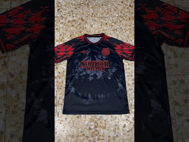 Vídeo relacionado con Stranger Things Hawkins Lab Mono Oficialmente Autorizado Camiseta
