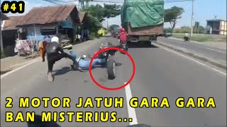 Download lagu Kompilasi Crash #41 | 2 Motor Jatuh Gara gara Ban Misterius | Kumpulan motor jatuh kecelakaan mp3