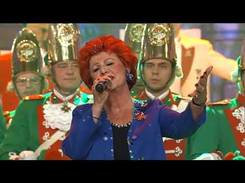 Marie Luise Nikuta - In Kölle jebützt bei Karneval in Köln 2010