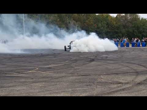 A little burnout action from last night's show.  #smokeshow #boostfest #burnout @boostedbehavior 
